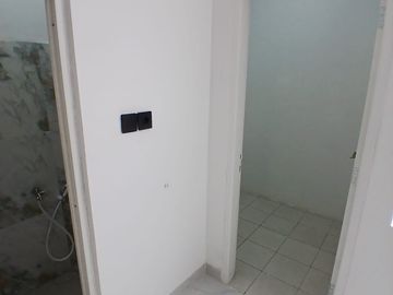 Dijual Rumah Minimalis 2.5 Lantai Turun Harga Brand New Di Delatinos BSD