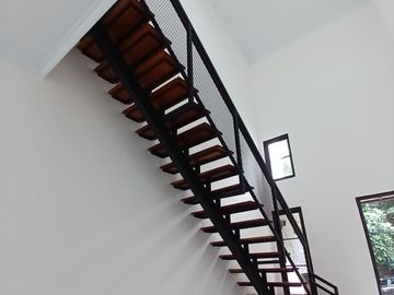Dijual Rumah Minimalis 2.5 Lantai Turun Harga Brand New Di Delatinos BSD