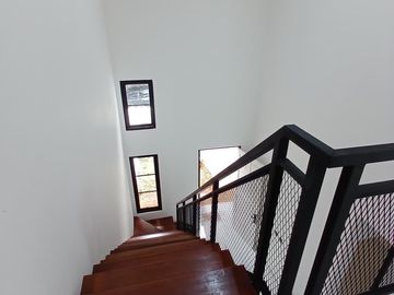 Dijual Rumah Minimalis 2.5 Lantai Turun Harga Brand New Di Delatinos BSD