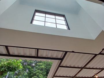 Dijual Rumah Minimalis 2.5 Lantai Turun Harga Brand New Di Delatinos BSD