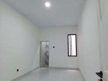 Dijual Rumah Minimalis 2.5 Lantai Turun Harga Brand New Di Delatinos BSD