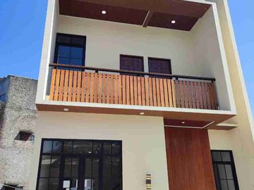 Jual Rumah 2 Lantai DKT UBertos Jalan Ujung Berung Indah Kota Bandung