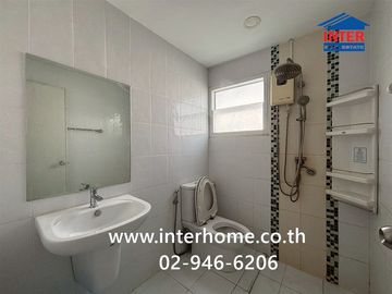 Two-story semi-detached house, 37.2 sq.wah, Lanceo Pride Kanchanaphisek-Klong Thanon Village, near Central Westgate, Kanchanaphisek Road, Nonthaburi R