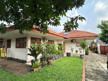 Rumah Asri Komplek Pondok Bambu Jakarta Timur