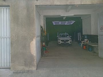 Local Comercial con Oficina y Bodega