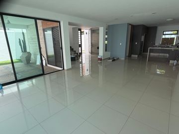 Exclusiva Residencia en Renta | La Rioja Residencial | Vive el lujo, la tranquilidad y el mejor estilo de vida del sur de Guadalajara