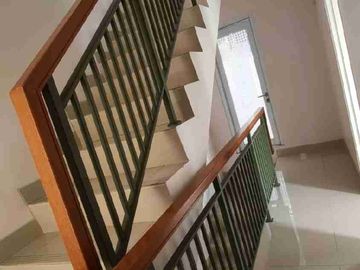 Termurah Rumah Cantik 3 Lantai Depan Club House Jarang Ada