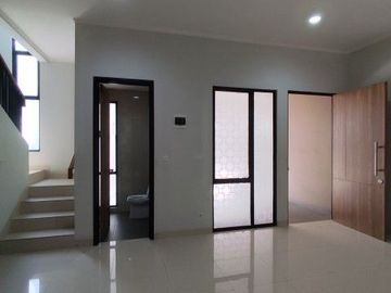 Rumah 2 LT Baru di Fedora Park Suvarna Sutera Tangerang 1Ka0002e