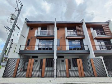 For Sale 3 Storey Modern Townhouse in Vermont Park Village Mayamot, Antipolo Rizal. KSA