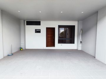 For Sale 3 Storey Modern Townhouse in Vermont Park Village Mayamot, Antipolo Rizal. KSA