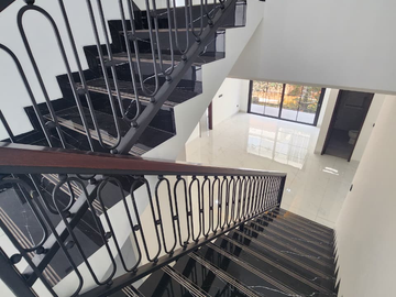 Jual Rumah Mewah 2 Lantai Siap Huni Di The Icon Dekat Akses KRL Cisauk, Tol BSD, Mall AEON Dan Lokasi Strategis Lainnya