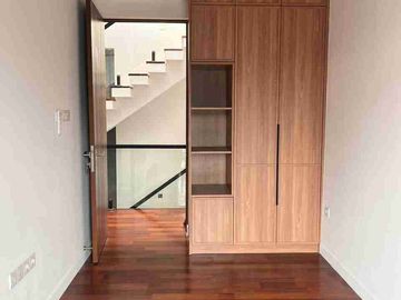 Rumah Skylight 2 Lantai Ada Rooftop Lokasi Premium di Cilandak