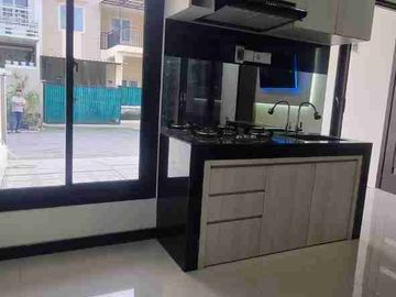 Rumah Baru 2 Lantai Lokasi Kutisari Selatan Surabaya