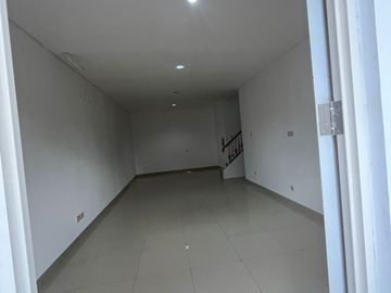 DIJUAL & DISEWAKAN: Rumah Mewah 2,5 Lantai Split Level di Mandara Permai, PIK – SHM, Hadap Utara & RARE ITEM!