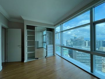 Semi Furnished 3 Bedroom with Den Pacific Plaza Towers Condo For Rent Bgc Taguig