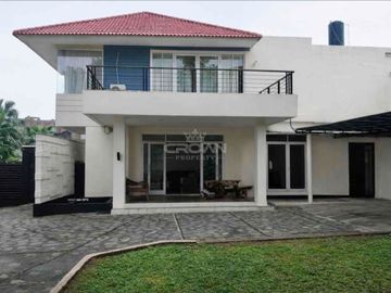 Rumah Kemang Jakarta Selatan. 2 lantai, SHM, LT 830