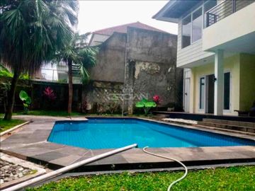 Rumah Kemang Jakarta Selatan. 2 lantai, SHM, LT 830