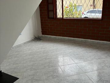 SE ARRIENDA CASA EN PRIMER PISO EN EL PINAR, RIONEGRO