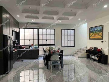 Rumah Furnished Cantik Pakuwon Indah Surabaya