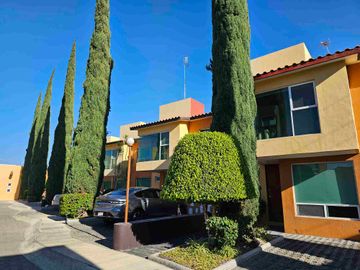 RENTA DE CASA EN JURIQUILLA cerca  UVM, privada