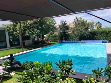 Triana lindísima casa en condominio frente al área verde, 3 recámaras , 21/2 baños , recibidor, sala comedor ,cocina equipada, jardin