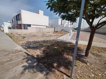 Terreno residencial en venta dentro de privada con amenidades, Viu Panorama, Querétaro