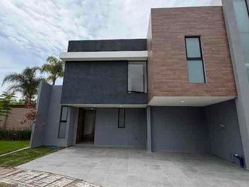 Casa nueva en esquina Lomas de Angelópolis III Cascatta I