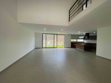 Casa nueva en esquina Lomas de Angelópolis III Cascatta I