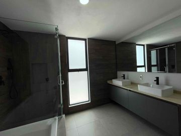 Casa nueva en esquina Lomas de Angelópolis III Cascatta I