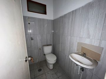 Sewa Rumah Rapih Besar Meadow Green 3 Kamar Furnish, Lippo Cikarang, Bekasi