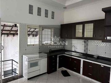 Rumah Bangka Kemang Jakarta Selatan. 3 lantai, SHM, Bebas Banjir