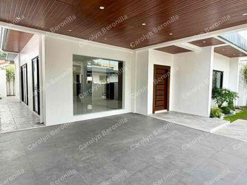 5-Bedroom House for sale in Merville
