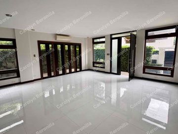 5-Bedroom House for sale in Merville