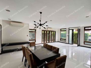 5-Bedroom House for sale in Merville