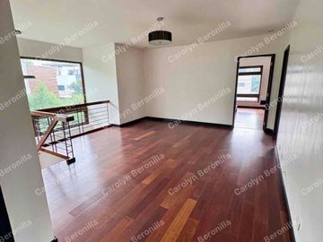 5-Bedroom House for sale in Merville