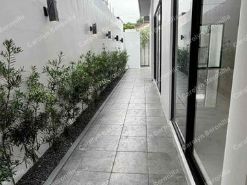 5-Bedroom House for sale in Merville