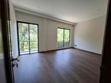 Rumah Baru Modern dgn Kolam Renang Pribadi di Giri Loka BSD City