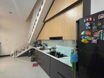 dijual rumah siap huni sudah Renov di sherwood Taman kopo indah 5