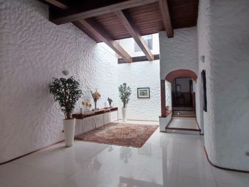 Hermosa casa en venta en El Sol de La Molina $ USD 1,150,000 ( UN MILLON CIENTO CINCUENTA MIL DÓLARES)