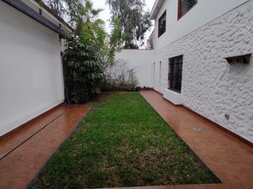 Hermosa casa en venta en El Sol de La Molina $ USD 1,150,000 ( UN MILLON CIENTO CINCUENTA MIL DÓLARES)