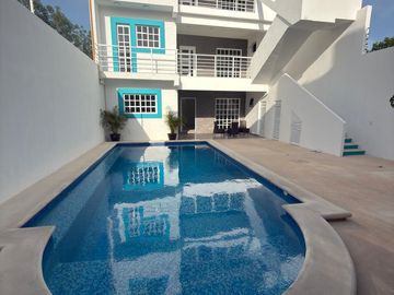 EN RENTA DEPARTAMENTO NUEVO DE 2 RECAMARAS SIN MUEBLES CON ALBERCA EN AREA COMUN POR AVENIDA FONATUR