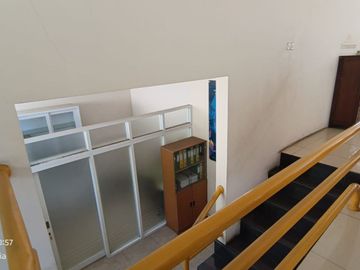 Kantor 2 Lt Full Furnish Siap Pakai di Sayap BKR Pasirluyu