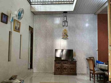 Rumah 2 Lantai, Strategis di Harapan Indah Bekasi
