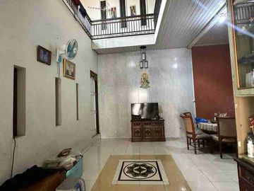 Rumah 2 Lantai, Strategis di Harapan Indah Bekasi