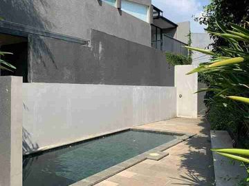 Dijual Rumah ada swimmpool 2 lantai cluster di Pesanggrahan Jakarta Selatan