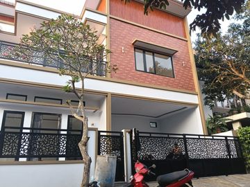 Dijual Rumah Mewah Modern Minimalis Hoek Kencana Loka BSD City