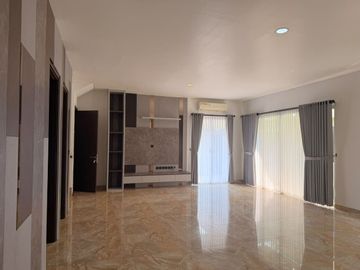 Rumah Hoek 2lt 294m type 4KT Private Pool Dbanyan JGC Jakarta Garden City