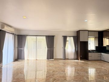 Rumah Hoek 2lt 294m type 4KT Private Pool Dbanyan JGC Jakarta Garden City