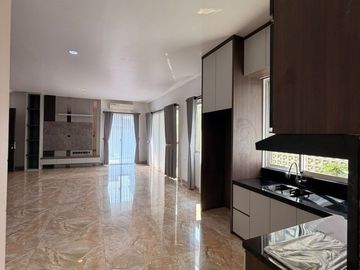 Rumah Hoek 2lt 294m type 4KT Private Pool Dbanyan JGC Jakarta Garden City