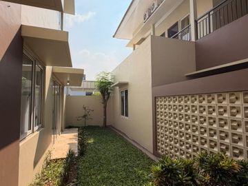 Rumah Hoek 2lt 294m type 4KT Private Pool Dbanyan JGC Jakarta Garden City